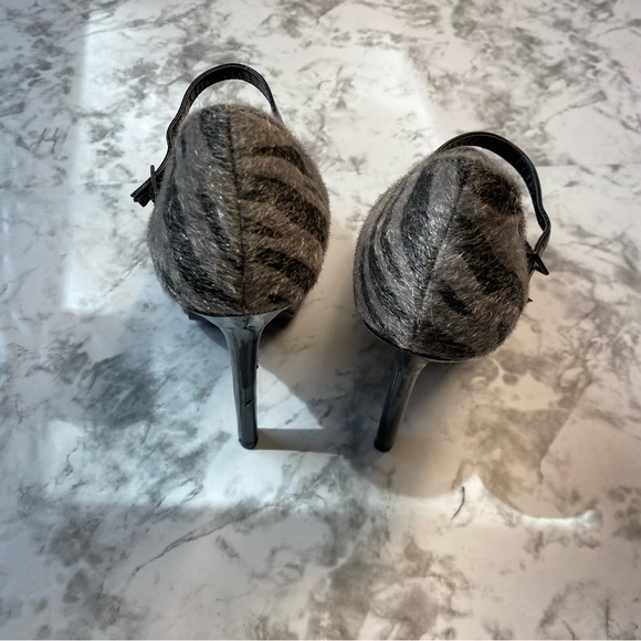 Breckelles Nikki-15 Fuzzy Gray & Black Zebra Tiger Platform 4 in Heels size 6.5 - Picture 10 of 14
